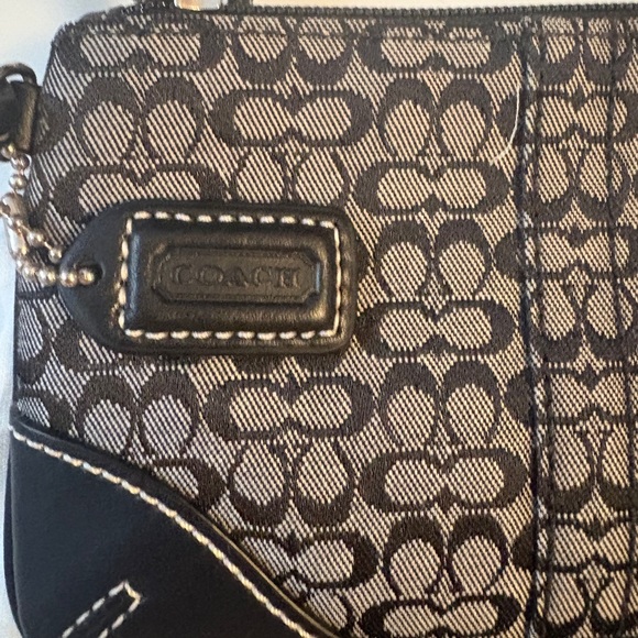 NWOT COACH | Signature Jacquard Wristlet with Leather Trim – Black/Grey - Picture 4 of 4